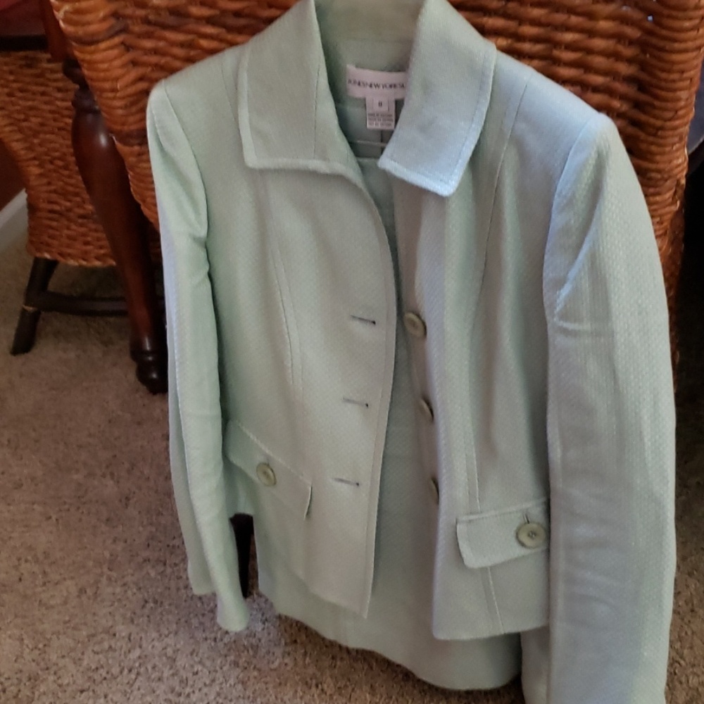Beautiful Jones New York Suit